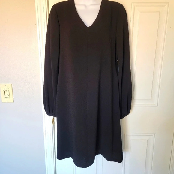 Taylor Dresses & Skirts - NWT Taylor Dress Black Crepe Long Puff Sleeves V Neck Style 5803 M. Size 6